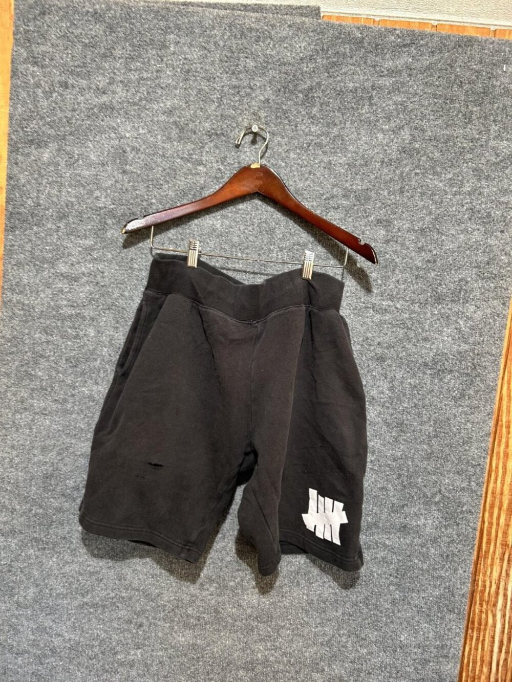 Undefeated Sweat Shorts Mens Large Black Fleece Logo Lounge Casual Streetwear